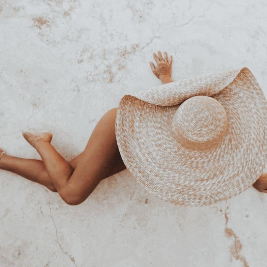 Beach Reads and Beach Scents: How to Enhance Your Summer Relaxation