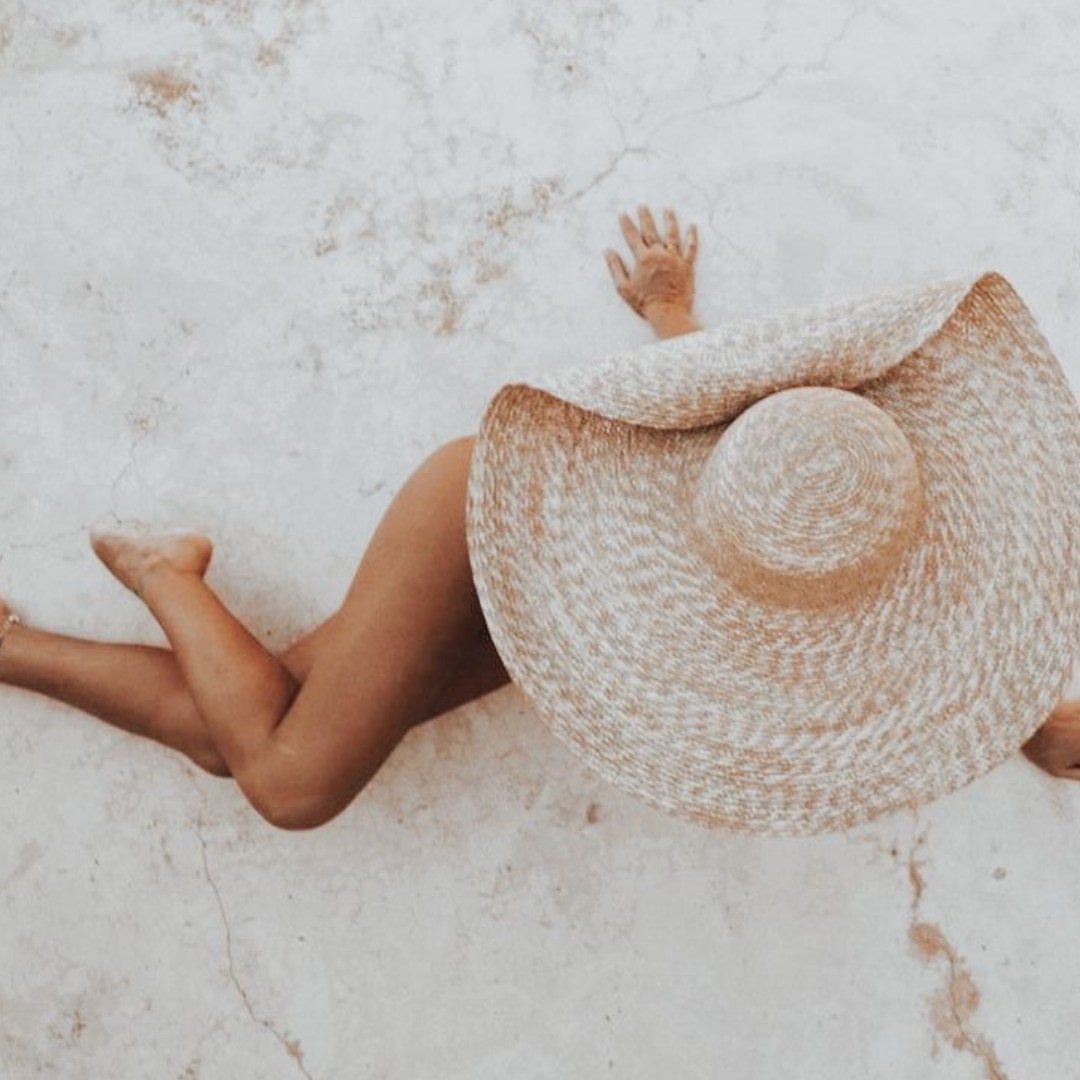 Beach Reads and Beach Scents: How to Enhance Your Summer Relaxation